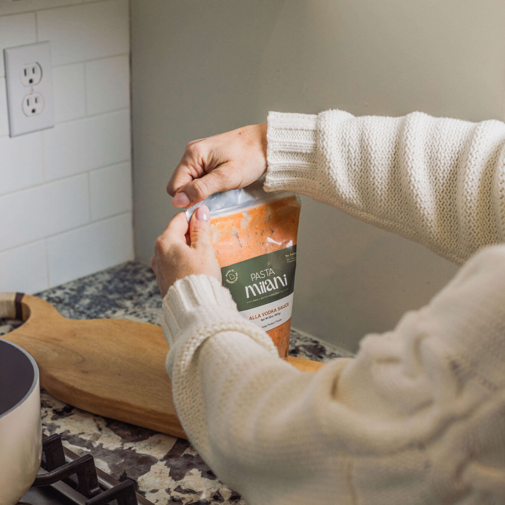 011225_Pasta_Milani_Kitchen_Lifestyle-7641
